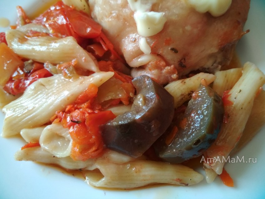 Картошка с курицей и грибами под соусом