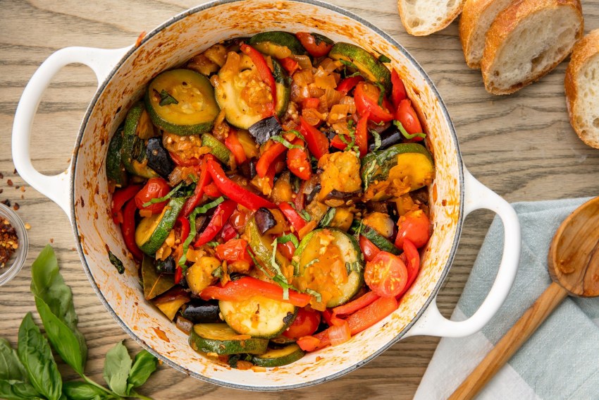 Гювеч из курицы с овощами