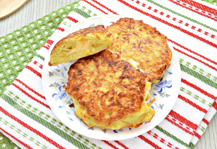 Капустные оладьи с сыром