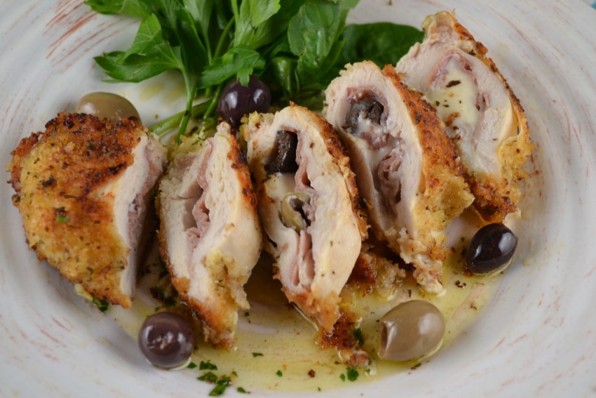 Мясные рулеты в сметанном соусе