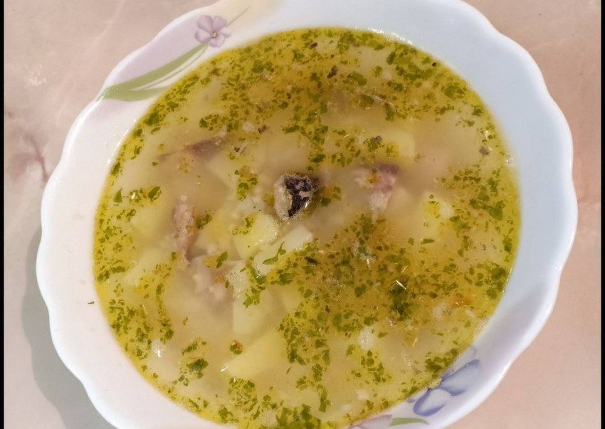 Рыбный суп с консервами для детей