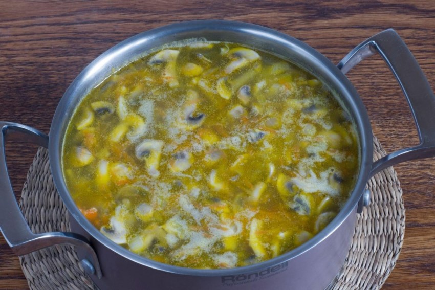Уха с перловкой