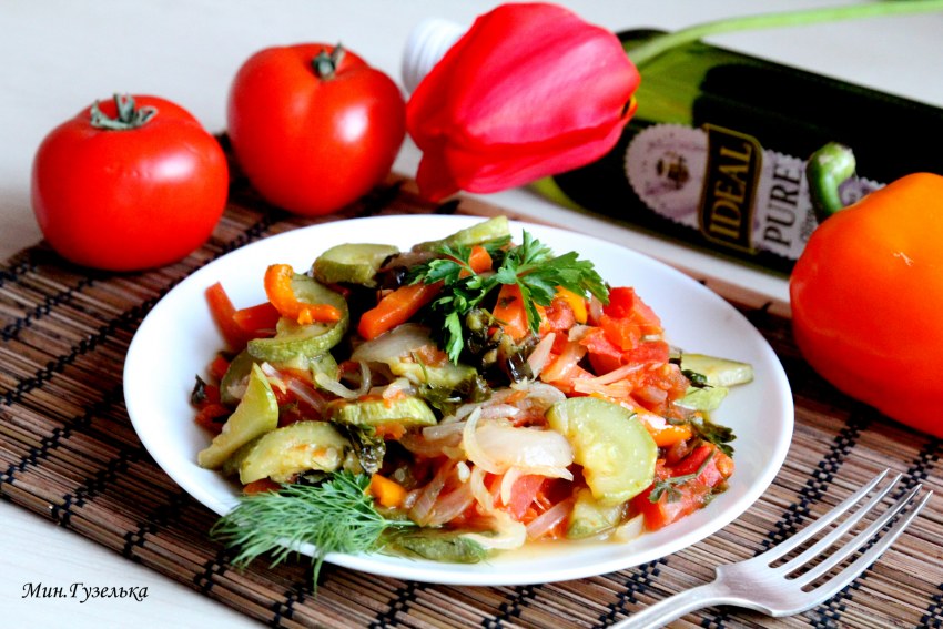 Сом с овощами, цуккини,шампиньонами, болгарским перцем в ресторане
