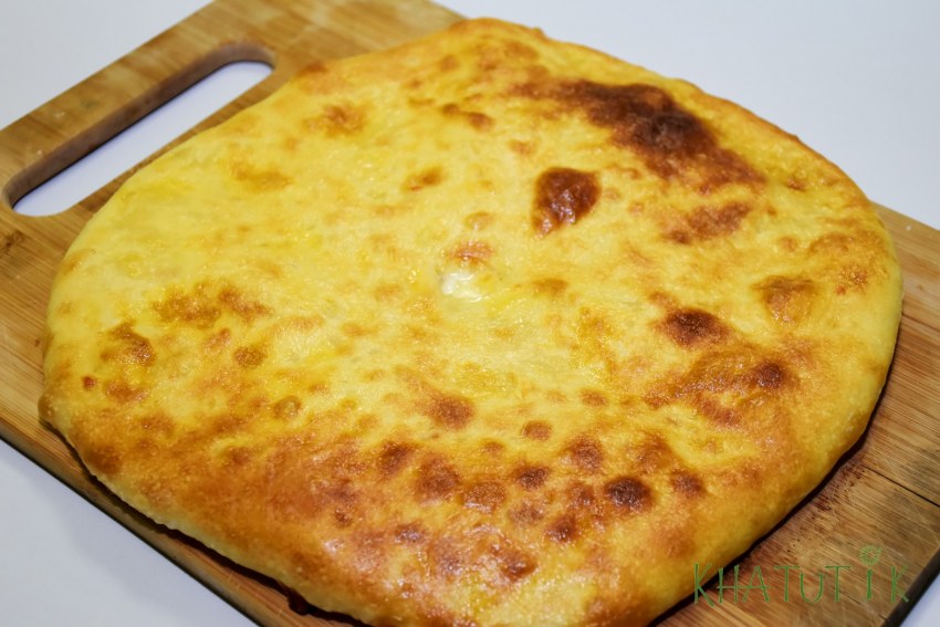 Пеновани со шпинатом хачапури и вино