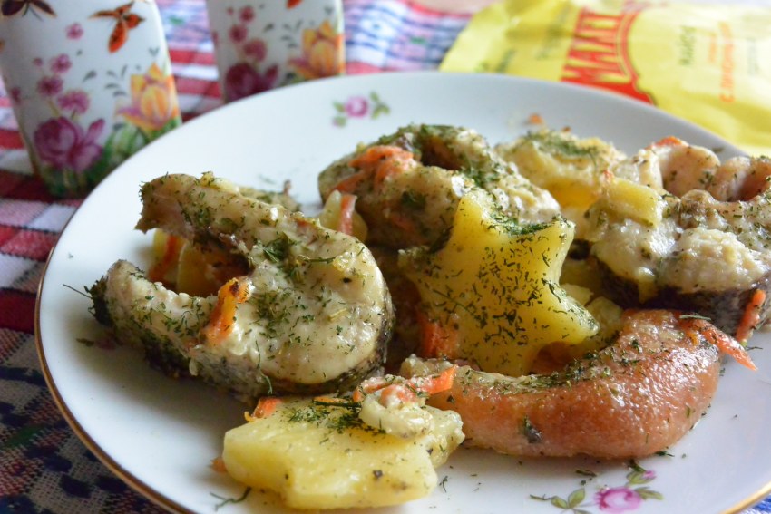 Рыба форель в духовке с картошкой