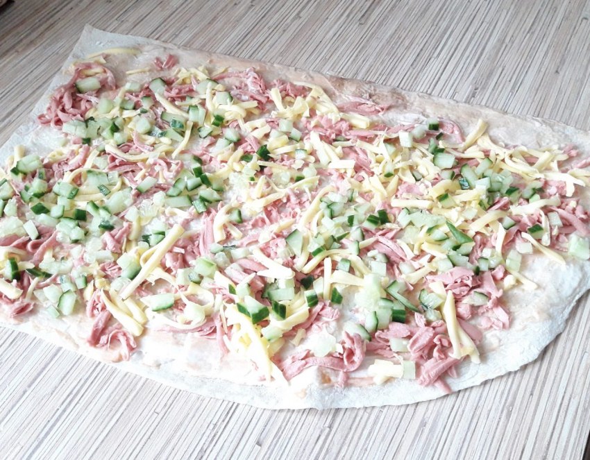 Лаваш с колбасой и сыром