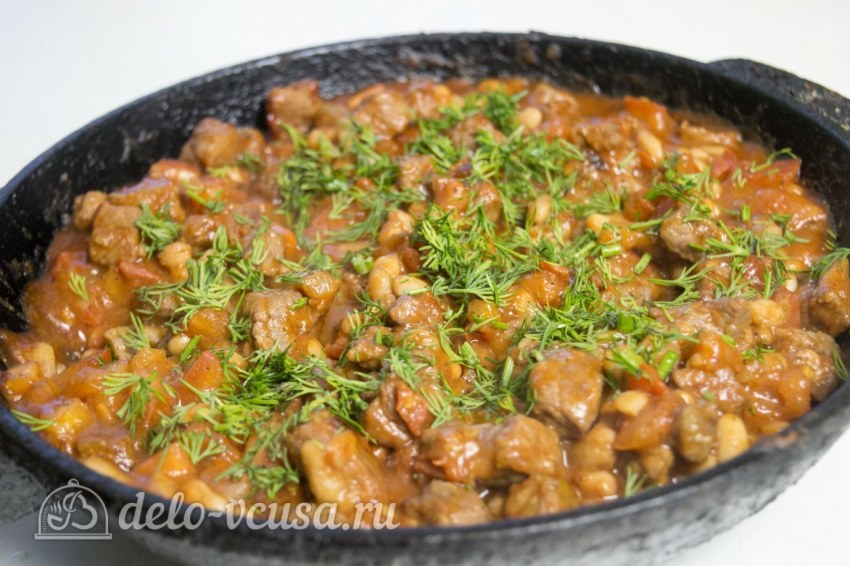 Мясо с фасолью в томатном соусе