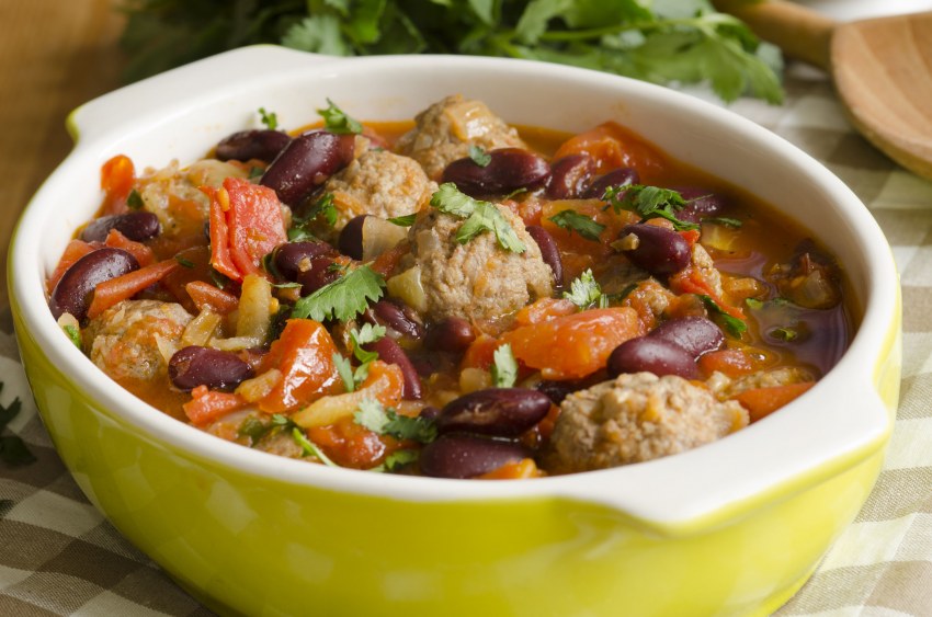 Фасоль с мясом тушеная