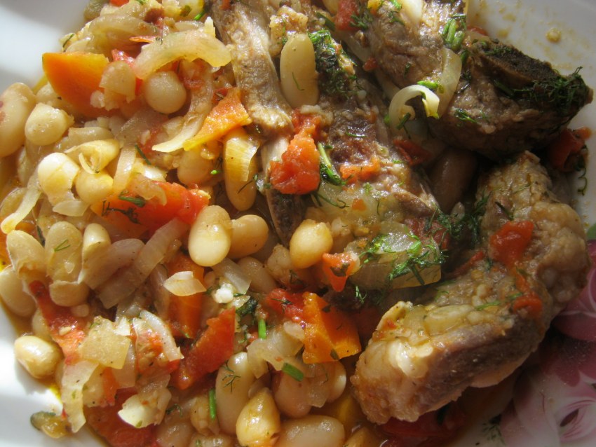 Фасоль с мясом тушеная