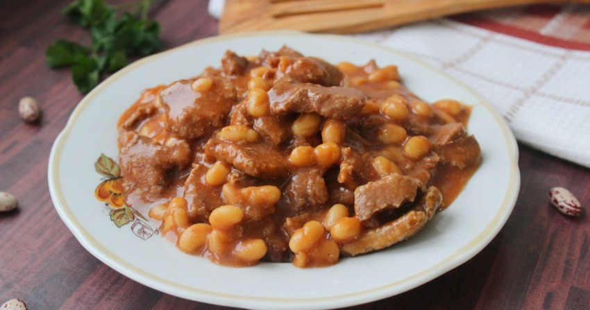 Рулька с фасолью
