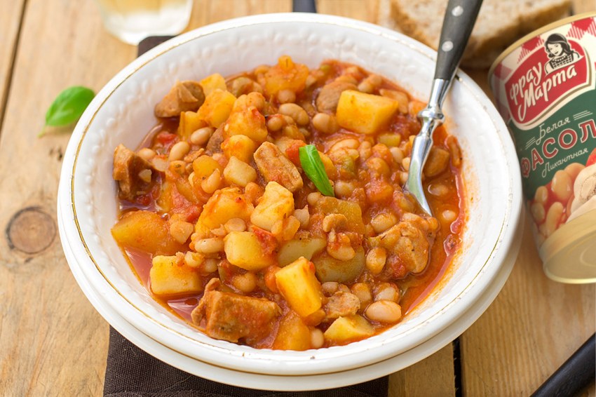 Фасоль с колбасками