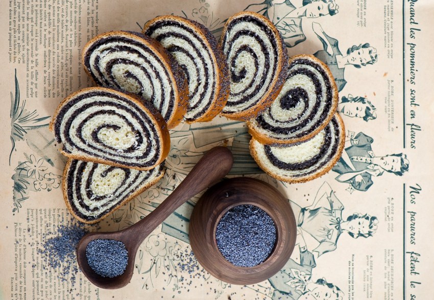 Булочка рулет с маком