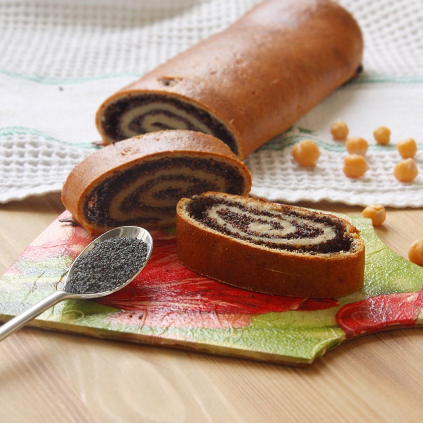 Десерт маковый рулет