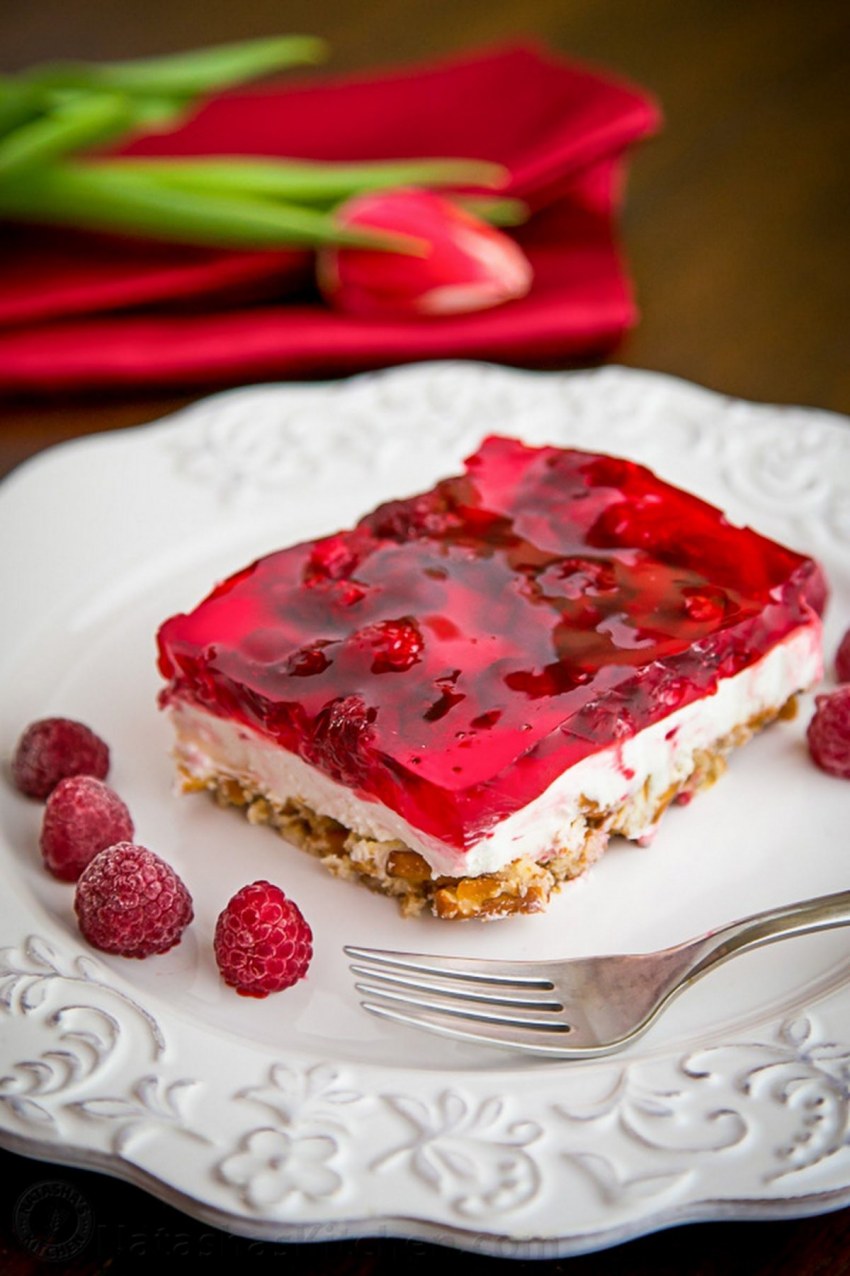 Пирожные с малиной