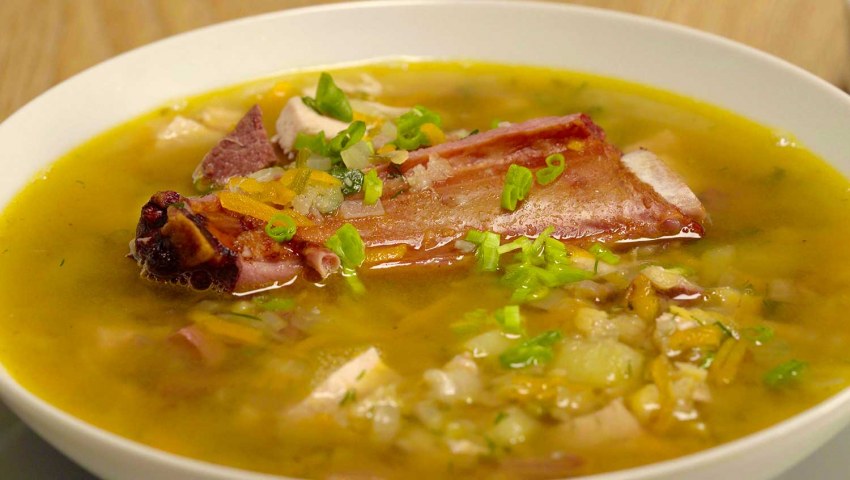 Гороховый суп с копчеными ребрышками