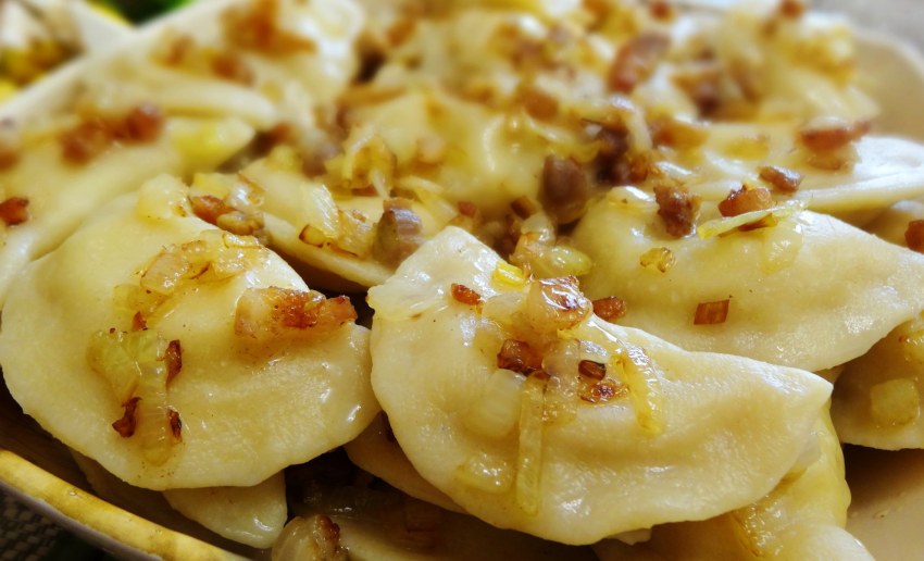 Вареники с картошкой и шкварками