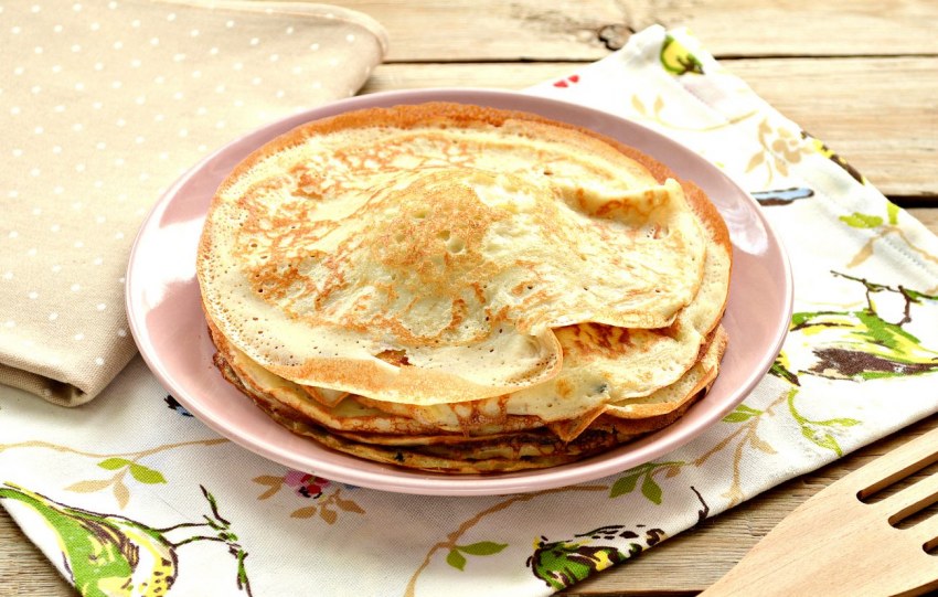 Блины дрожжевые на молоке с дырочками