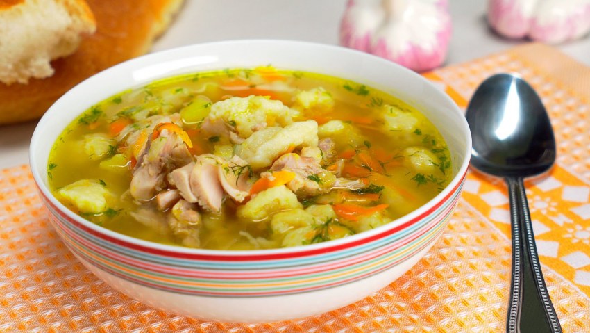Суп с клёцками на курином бульоне