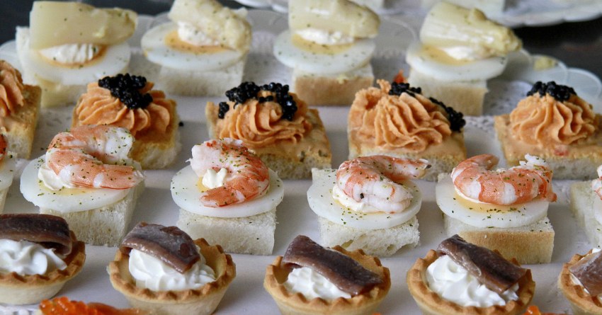 Закуска с икрой минтая