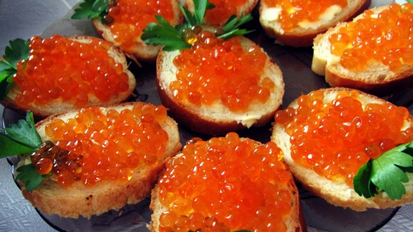 Красивые бутерброды с красной икрой