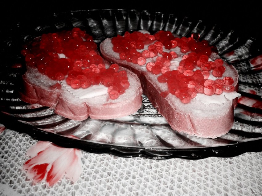 Канапе с икрой и севрюгой