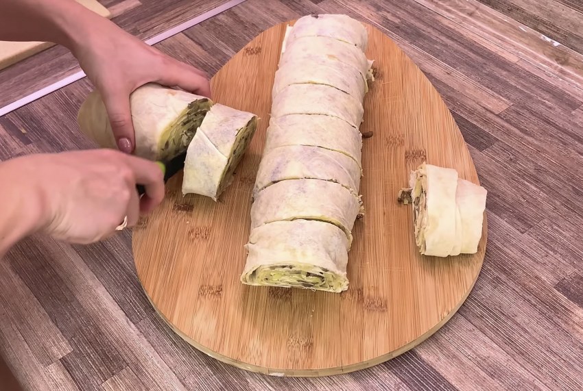 Рулетики из лаваша с картофелем, грибами и зеленью