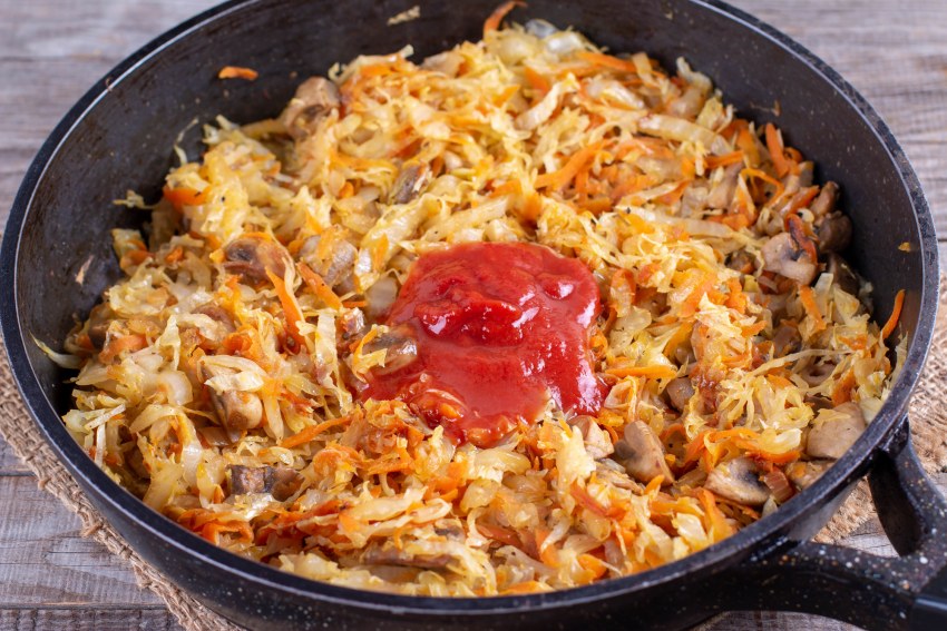 Тушеная капуста с шампиньонами