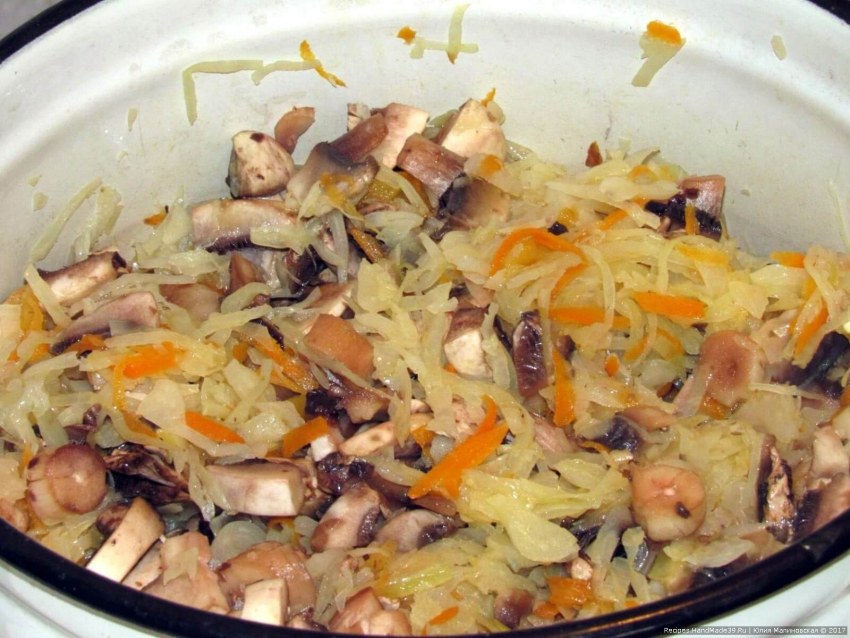 Тушеная капуста с фасолью