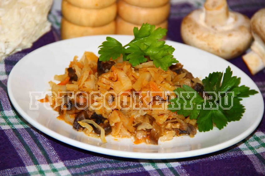 Тушёная капуста с курицей