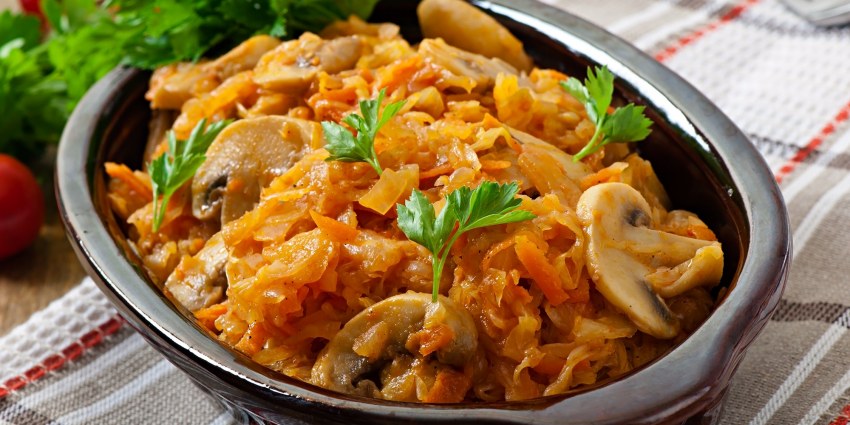 Тушеная капуста с шампиньонами