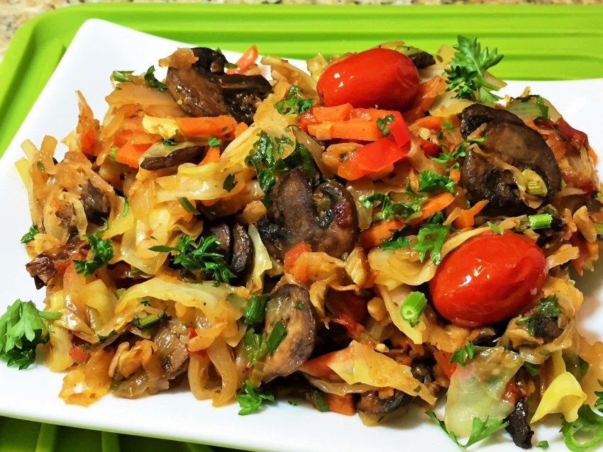 Капуста, тушеная с говядиной и грибами