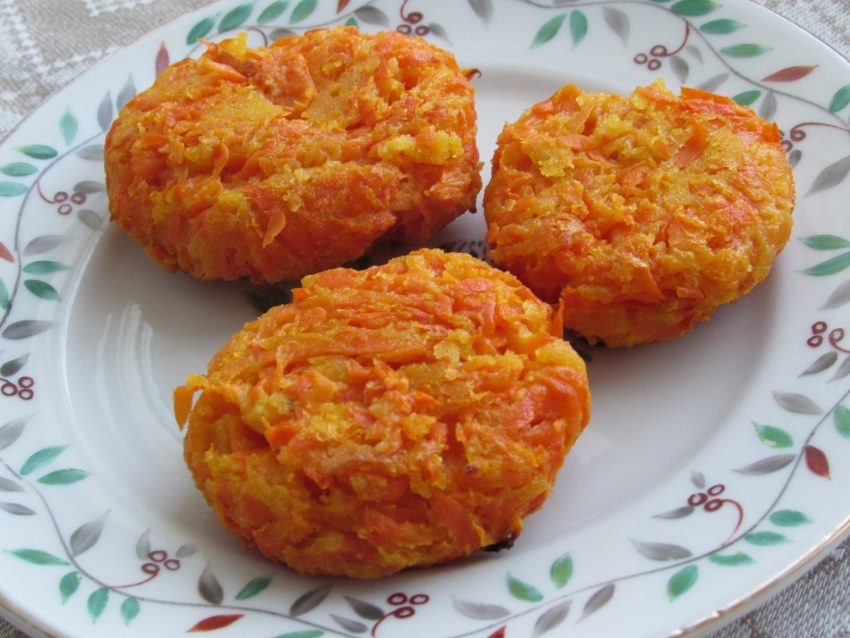 Морковные котлеты с манкой