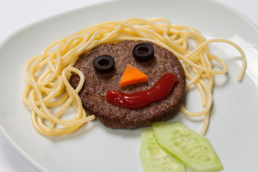Котлета куриная с макаронами