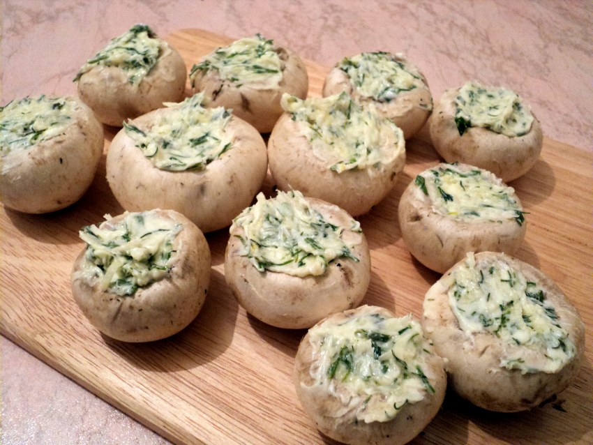 Шампиньоны фаршированные курицей и грибами