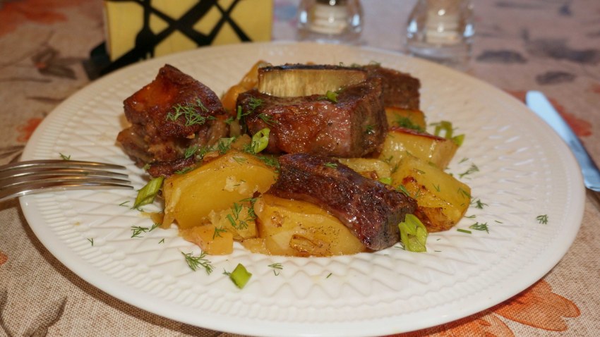 Говяжьи ребрышки с картошкой