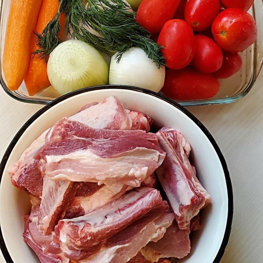 Свиные ребрышки с овощами