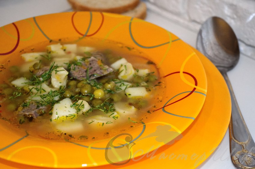 Суп с зеленым горошком и галушками