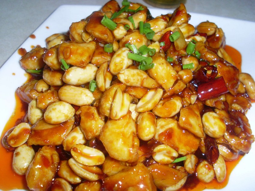 Филе курицы с овощами и арахисом