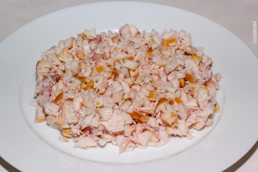 Салат с копченой курочкой