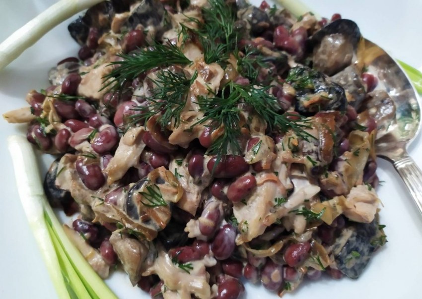 Салат с фасолью и грибами