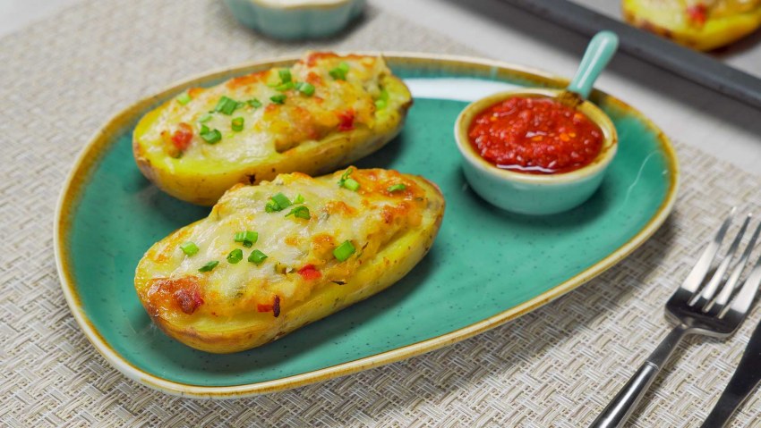 Картофель фаршированный сыром