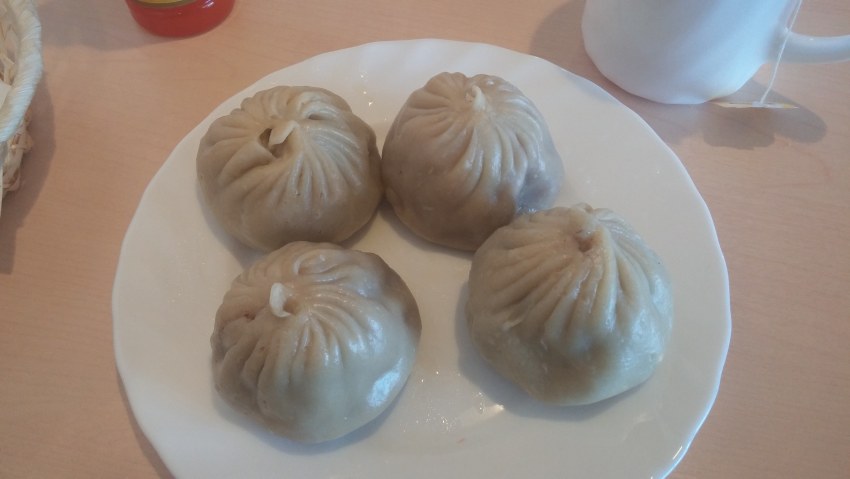 Пельмени по шанхайски с бульоном