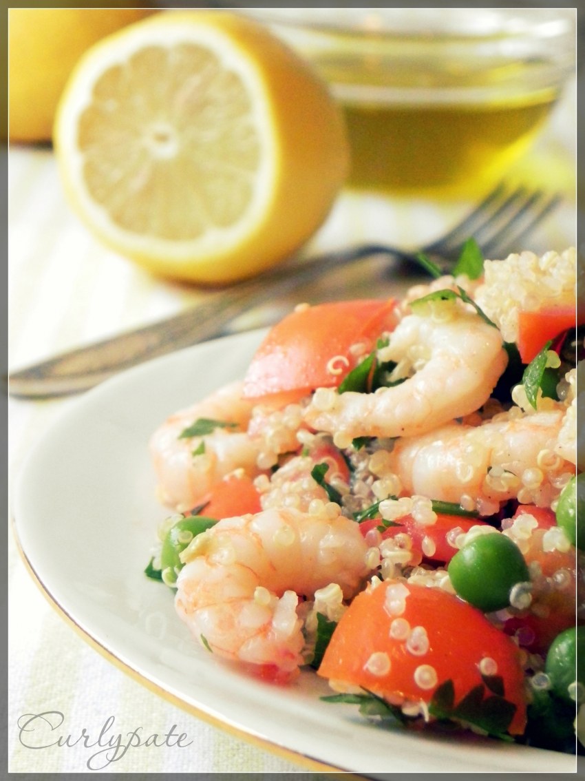 Салат с киноа и креветками