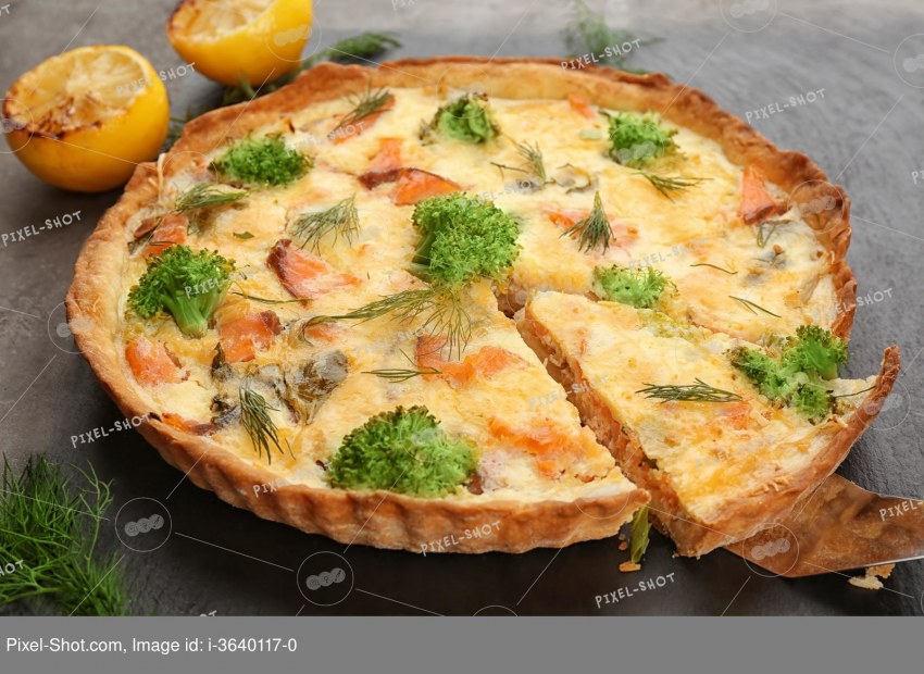 Французский КИШ С семгой и брокколи