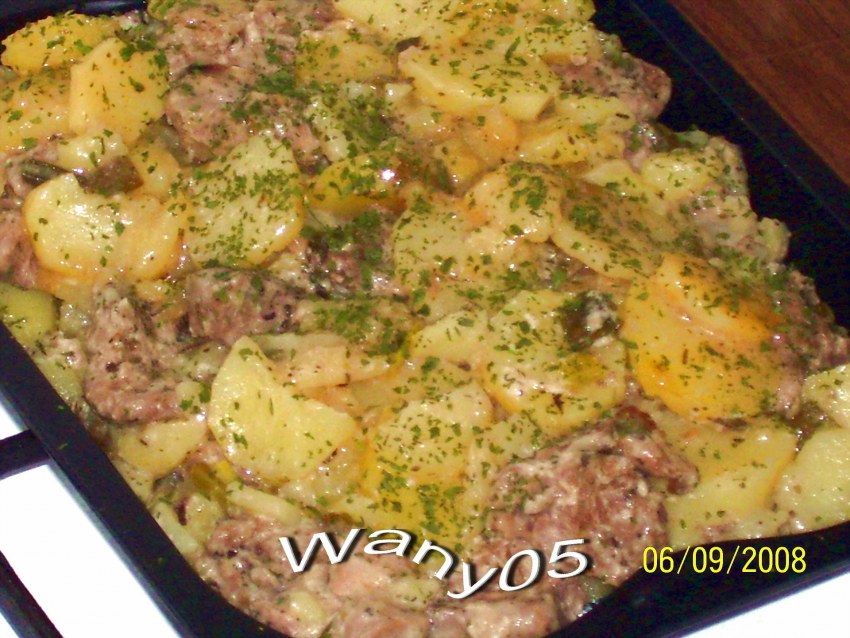 Мясо под картошкой в духовке