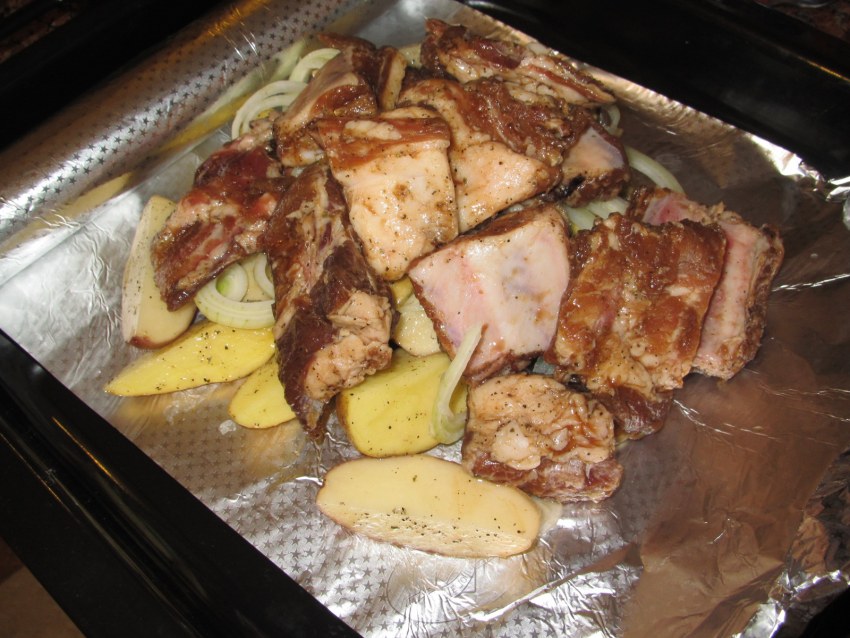 Рёбрышки в духовке с картошкой
