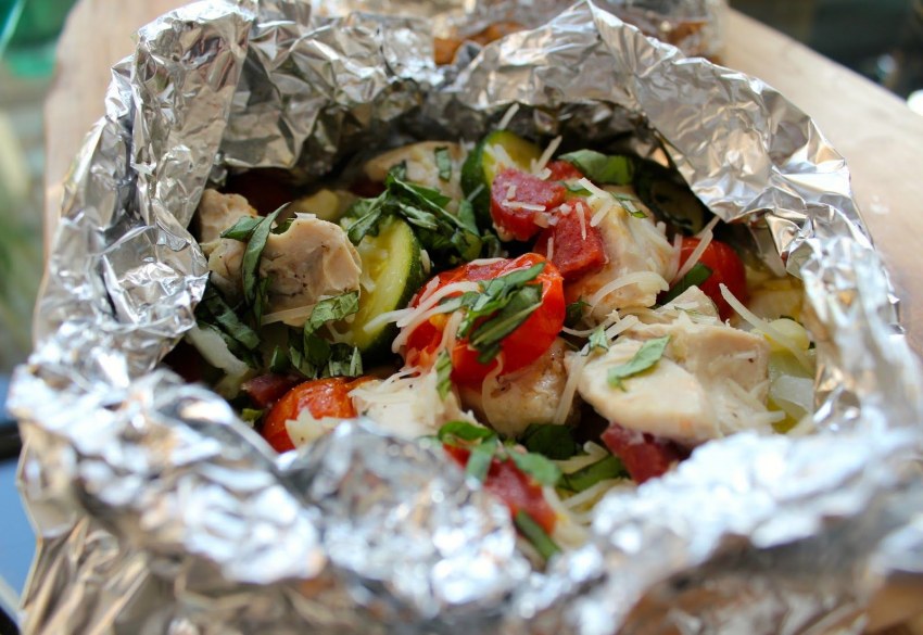 Куриное филе в фольге с овощами