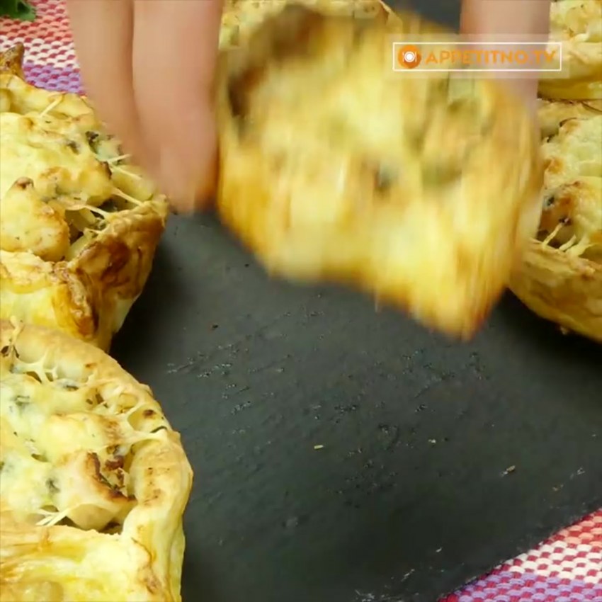 Слойка лодочка с курицей