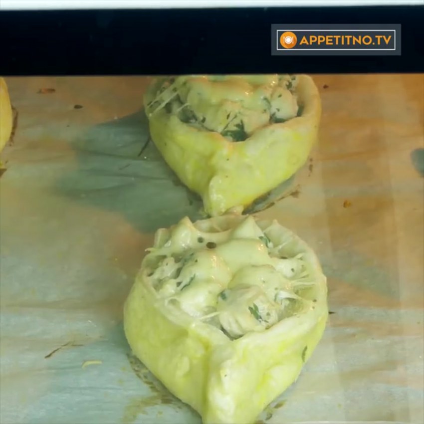 Слойка с зеленым луком