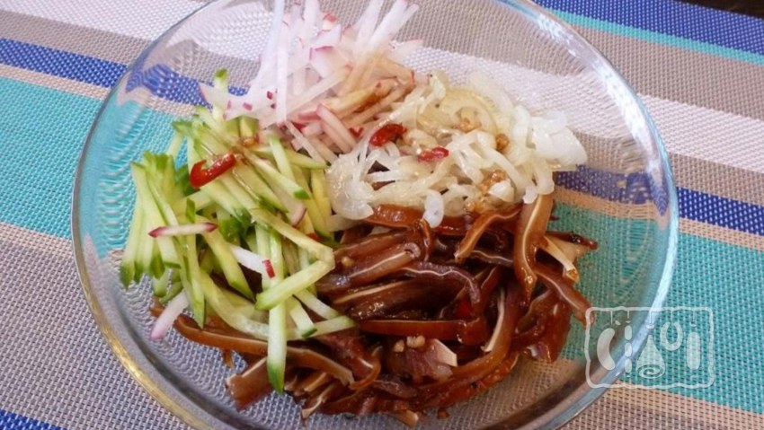 Китайский салат с ушами